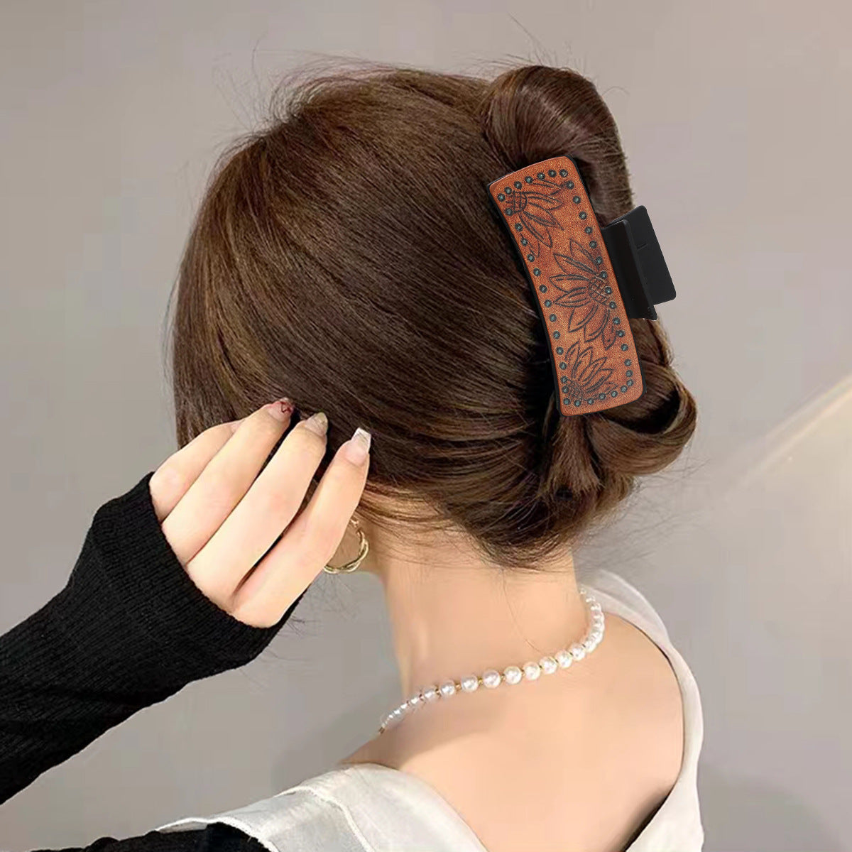 Wholesale leather hair clip with sunflower pattern claw clip shark clip