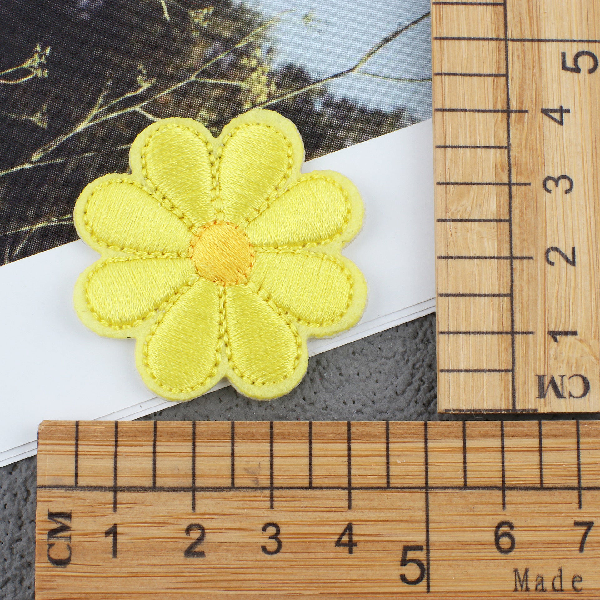 Wholesale Polyester Embroidery Patch Set Sunflower Bee Iron On Clothing DIY Accessory