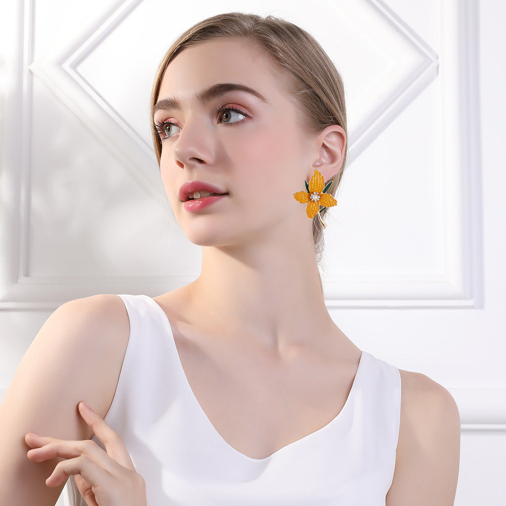 Wholesale Alloy Diamond Studded Flower Earrings