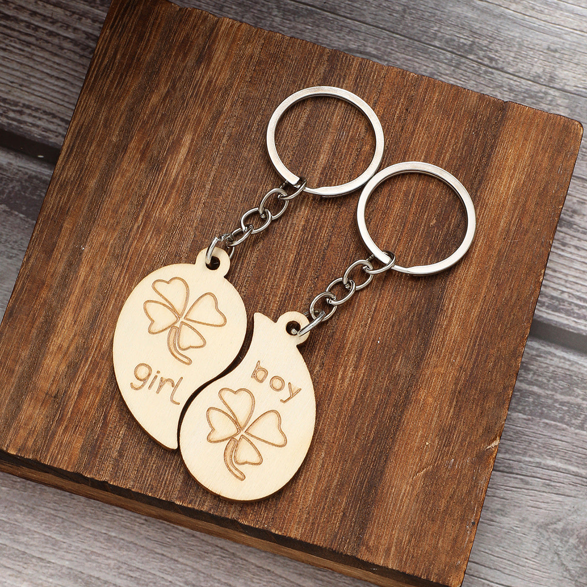Wholesale Couple Gifts Wooden Clover Wooden Chips Laser Wooden Keychains