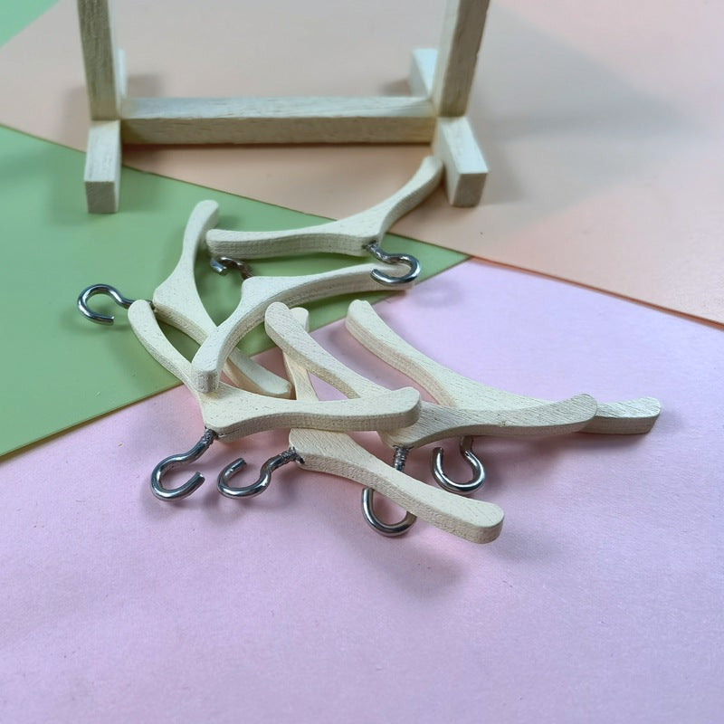 Wholesale Dollhouse mini simulation clothes hanger Doll Accessories