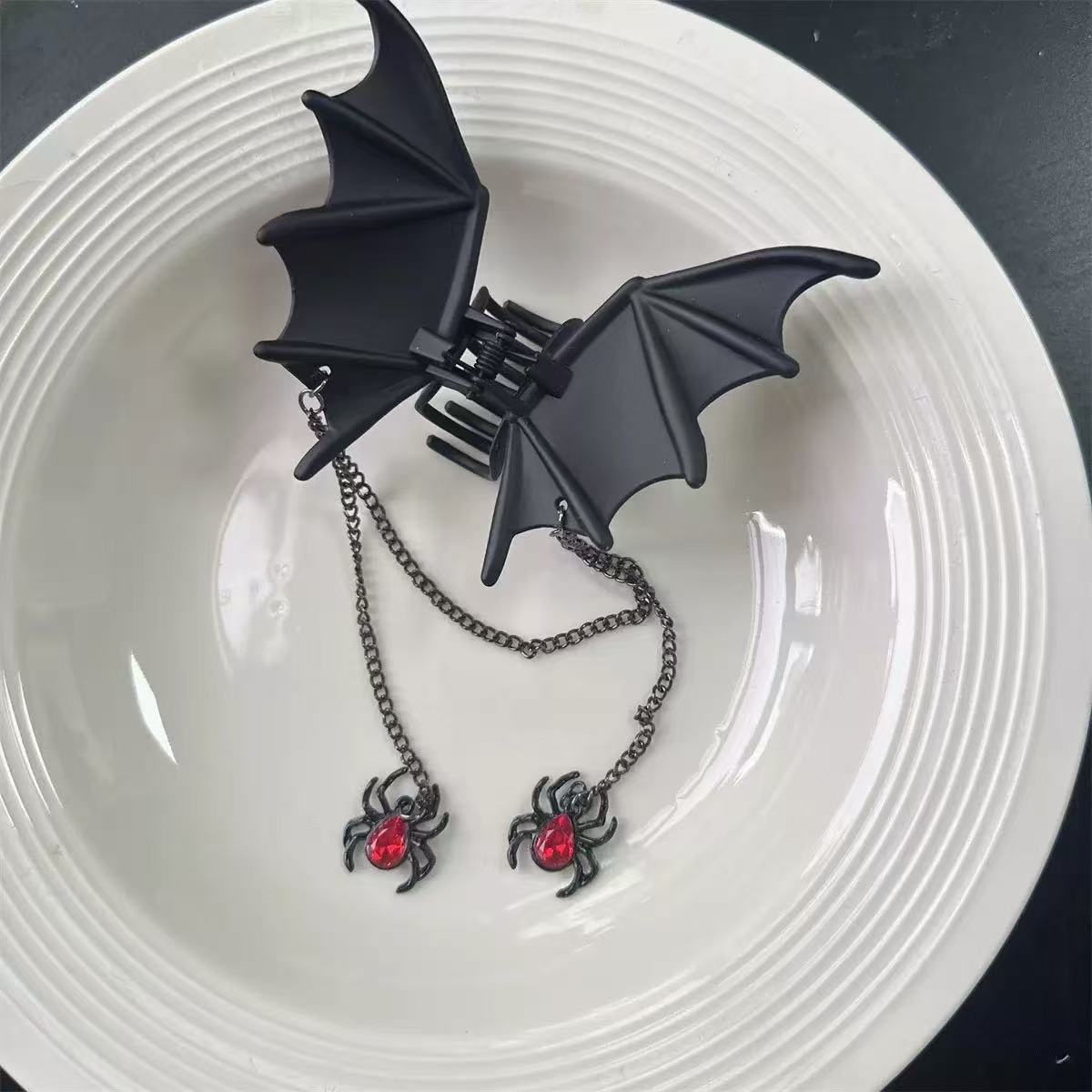 Wholesale Metal Matte Black Bat Clip Funny Hair Clip Girl Simple Half-Tied Back Head Hair Shark Clip