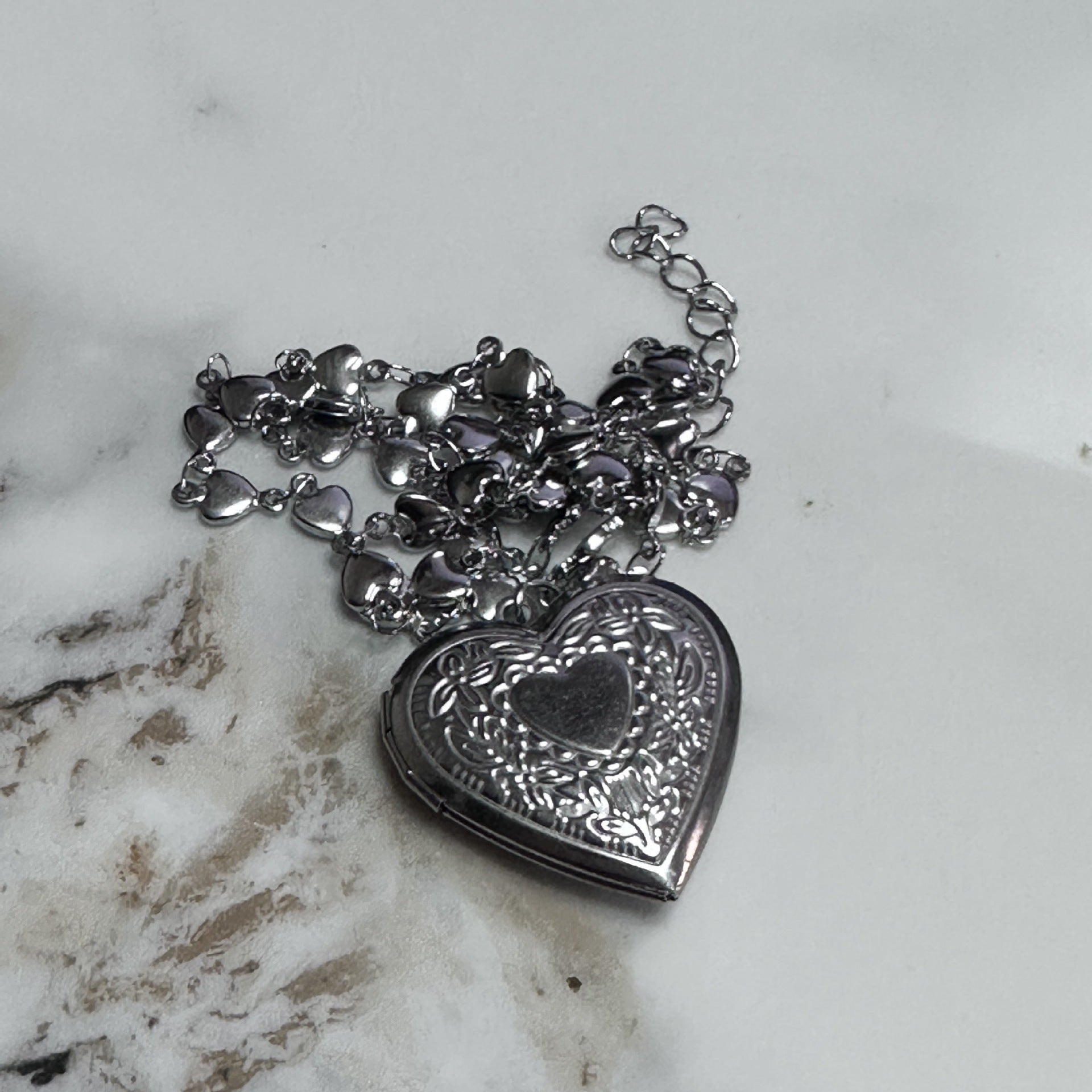 Wholesale Love Flip Carved Necklace Sweet and Cool Style Versatile Clavicle Chain