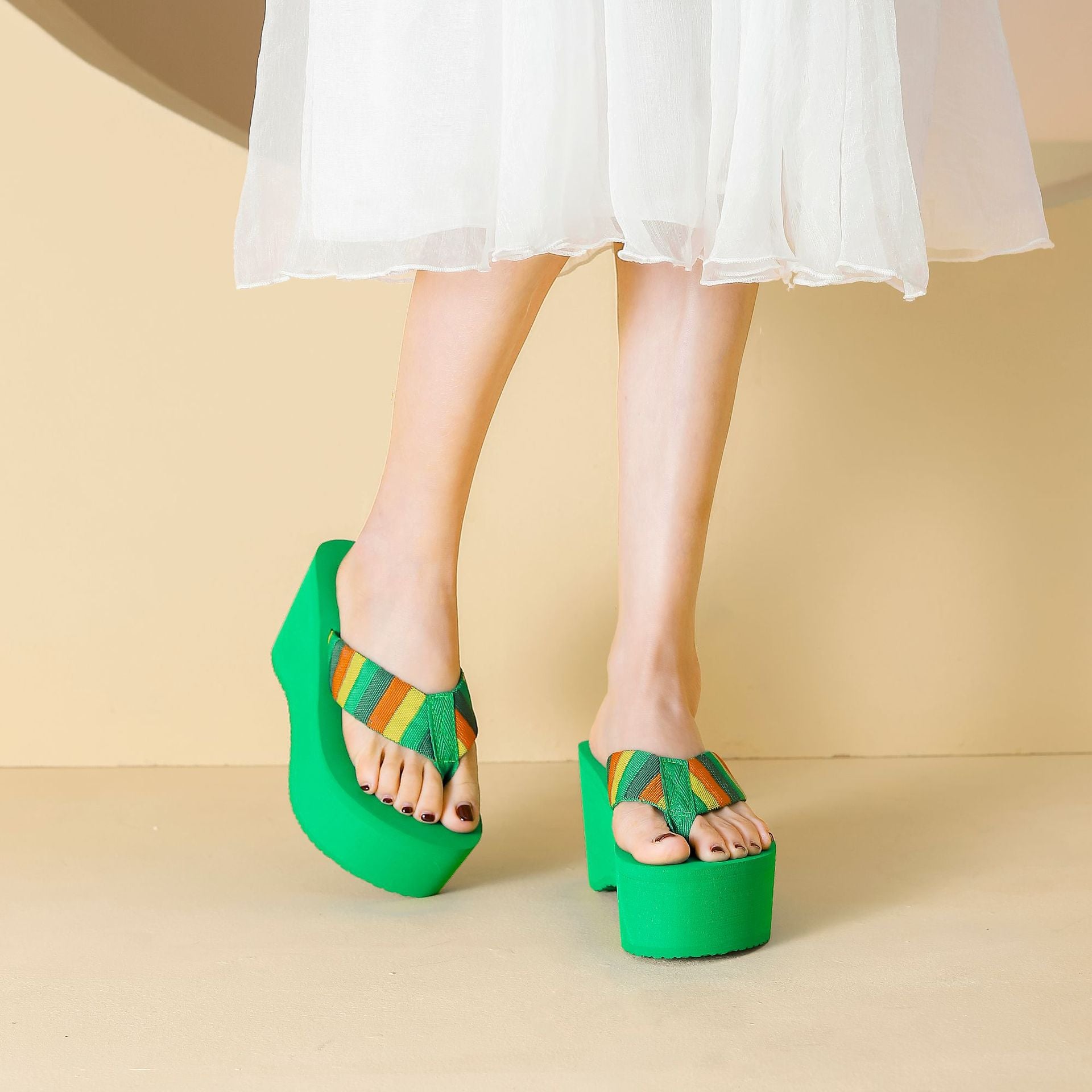 Wholesale Fashion Thick Sole Platform Beach Flip Flops