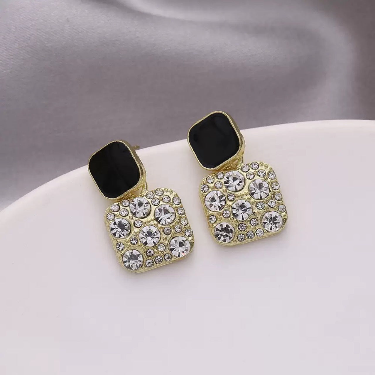 Wholesale Trendy Fashion Commuter Earrings,  Stylish and Unique Ear Studs