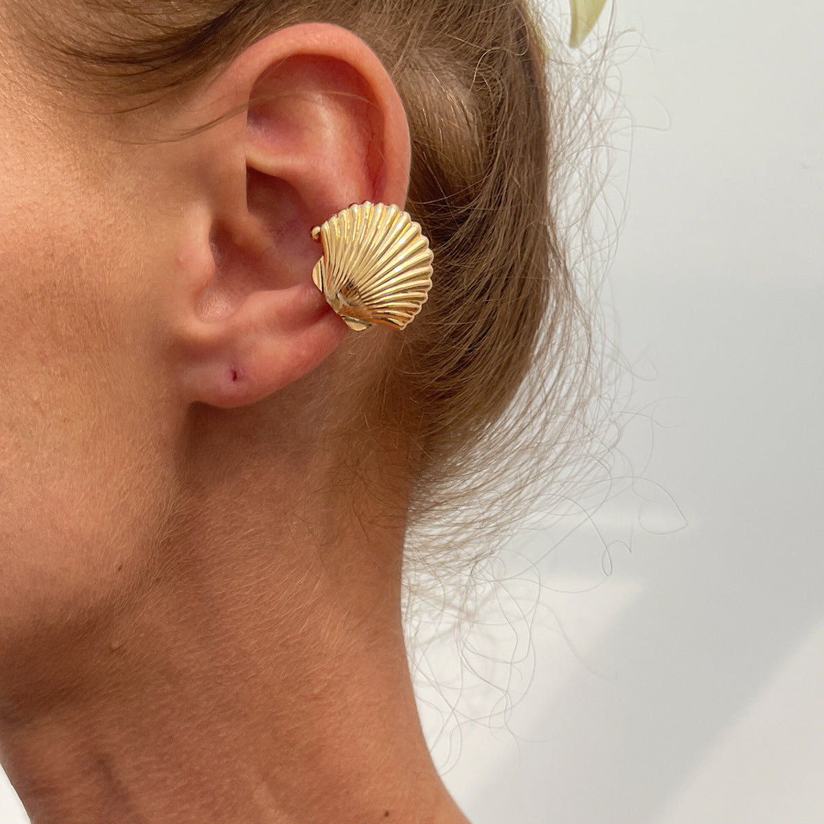 Wholesale Exaggerated conch and starfish earrings