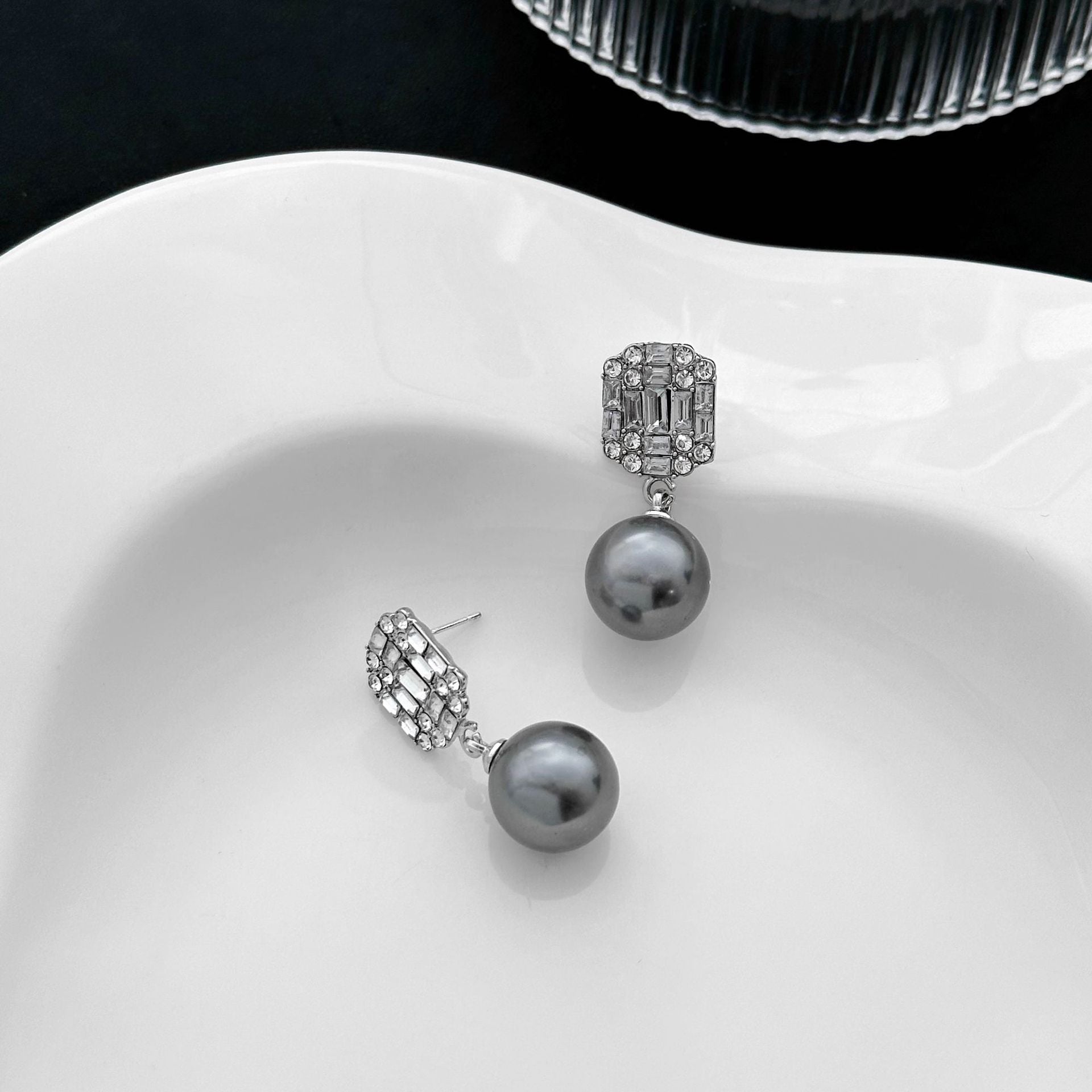 Wholesale Geometric Square Diamond Inlaid Pearl Alloy Earrings