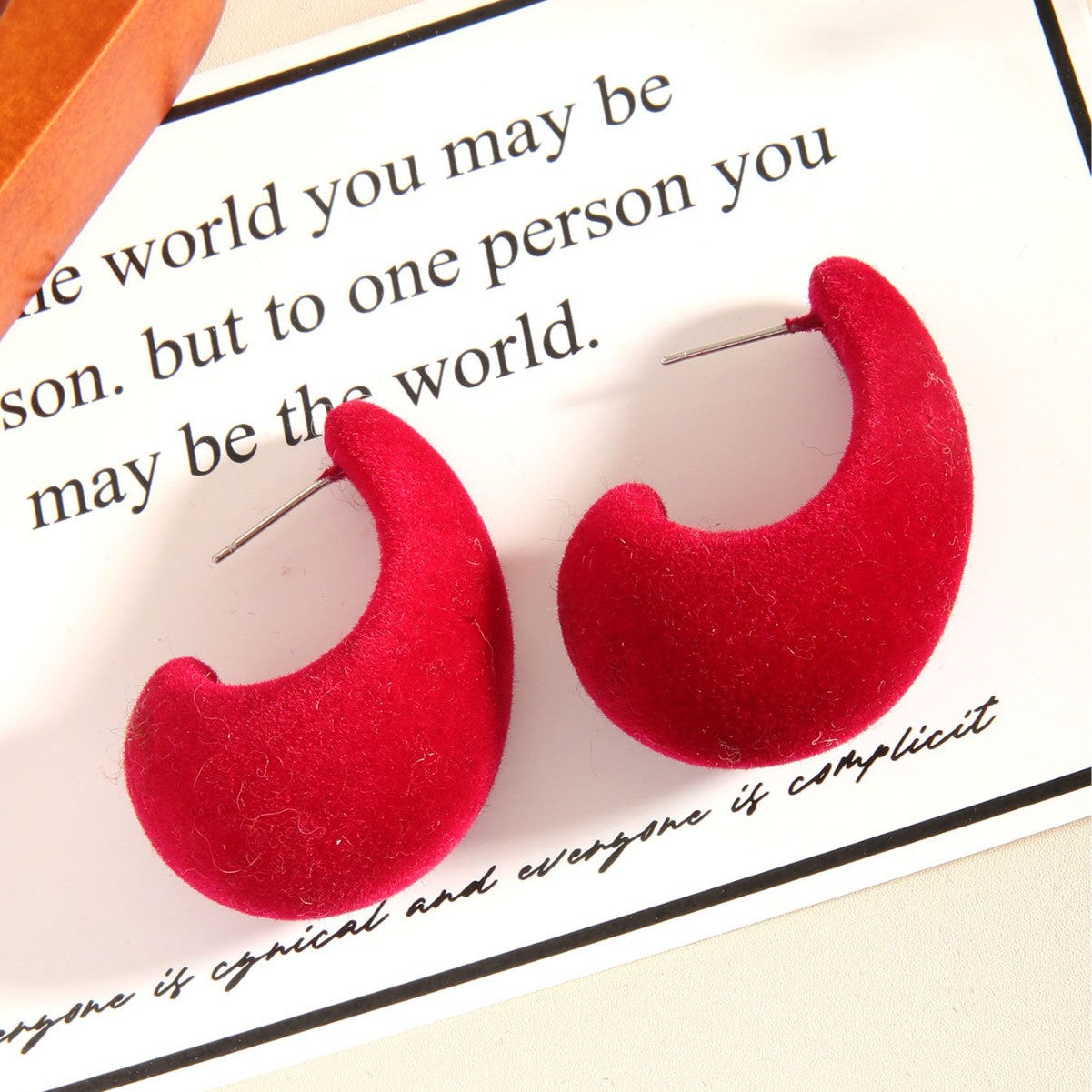 Wholesale red flocked heart pendant earrings