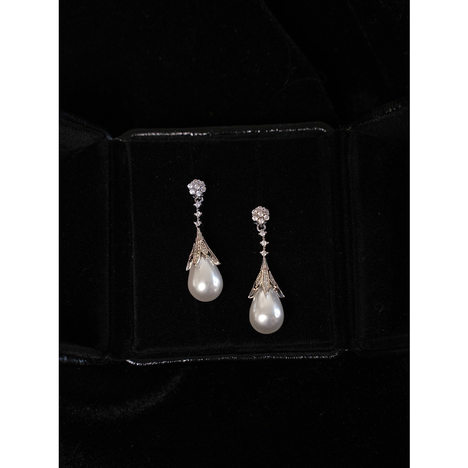 Wholesale classic Retro Luxury Water Drop Pearl Earrings  Ear Clips
