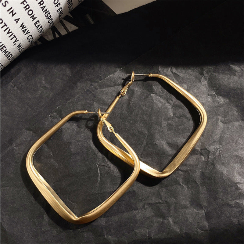 Wholesale Trendy Gold Hoop Earrings Women Chic Geometric Design Fashion Accessory Gift Boutique Resale