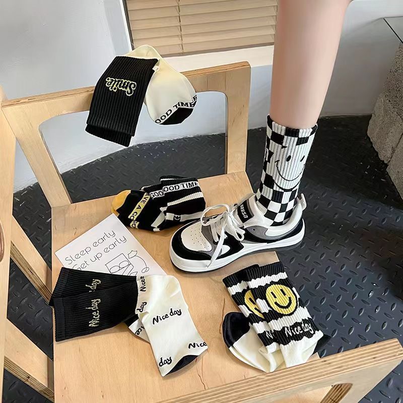 Wholesale Autumn and Winter Cartoon Wild Black and White Cute Mid-rise Socks