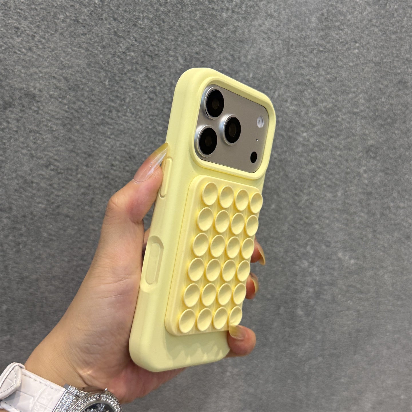 Wholesale Trendy Liquid Silicone Magnetic Phone Case For 17 Stylish Everyday Use Phone Accessory Boutique Gift