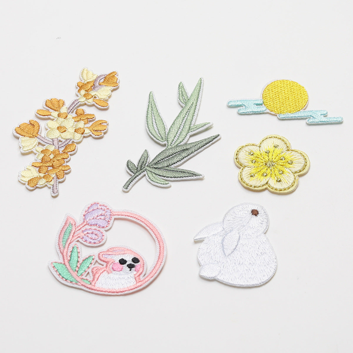Wholesale Twill Embroidered Patches Rabbit Flower Moon Design DIY Craft Supply For Clothing Bags Towel Decoration