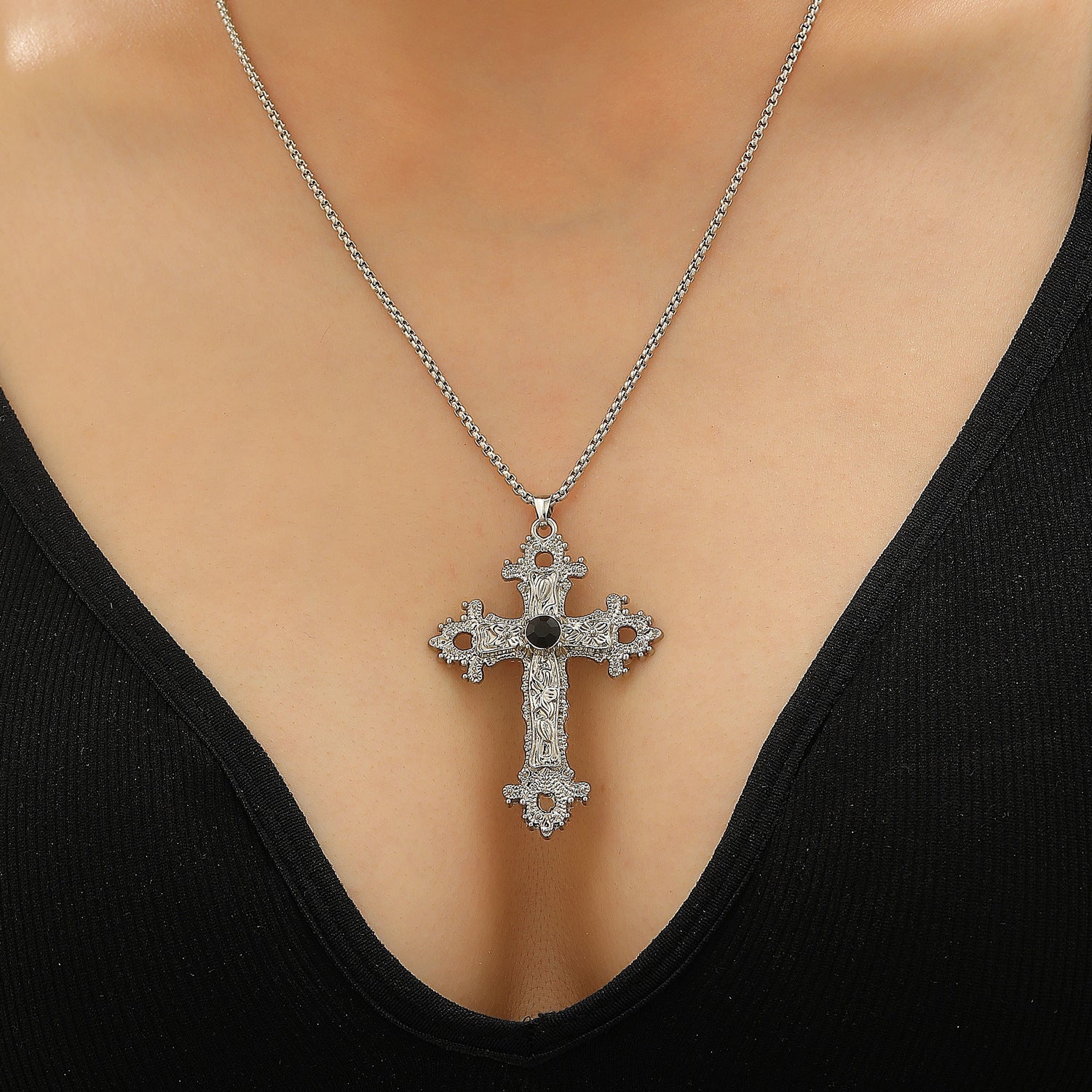 Wholesale Zinc Alloy Gothic Cross Pendant Necklace Punk  Design Electroplated Finish Fashion Jewelry Gift For Women