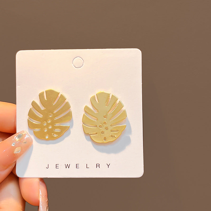 Wholesale ins personality retro French flower heart earrings