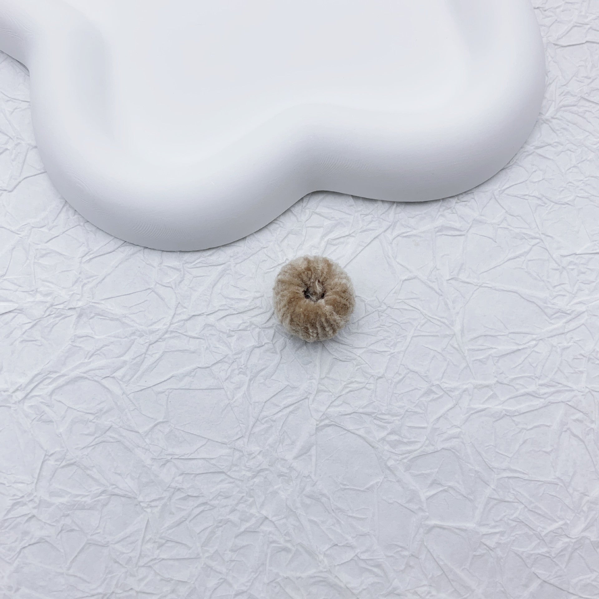 Wholesale 100pcs Autumn and Winter Retro Handmade Candy Color Plush Perforated DIY Yarn Ball