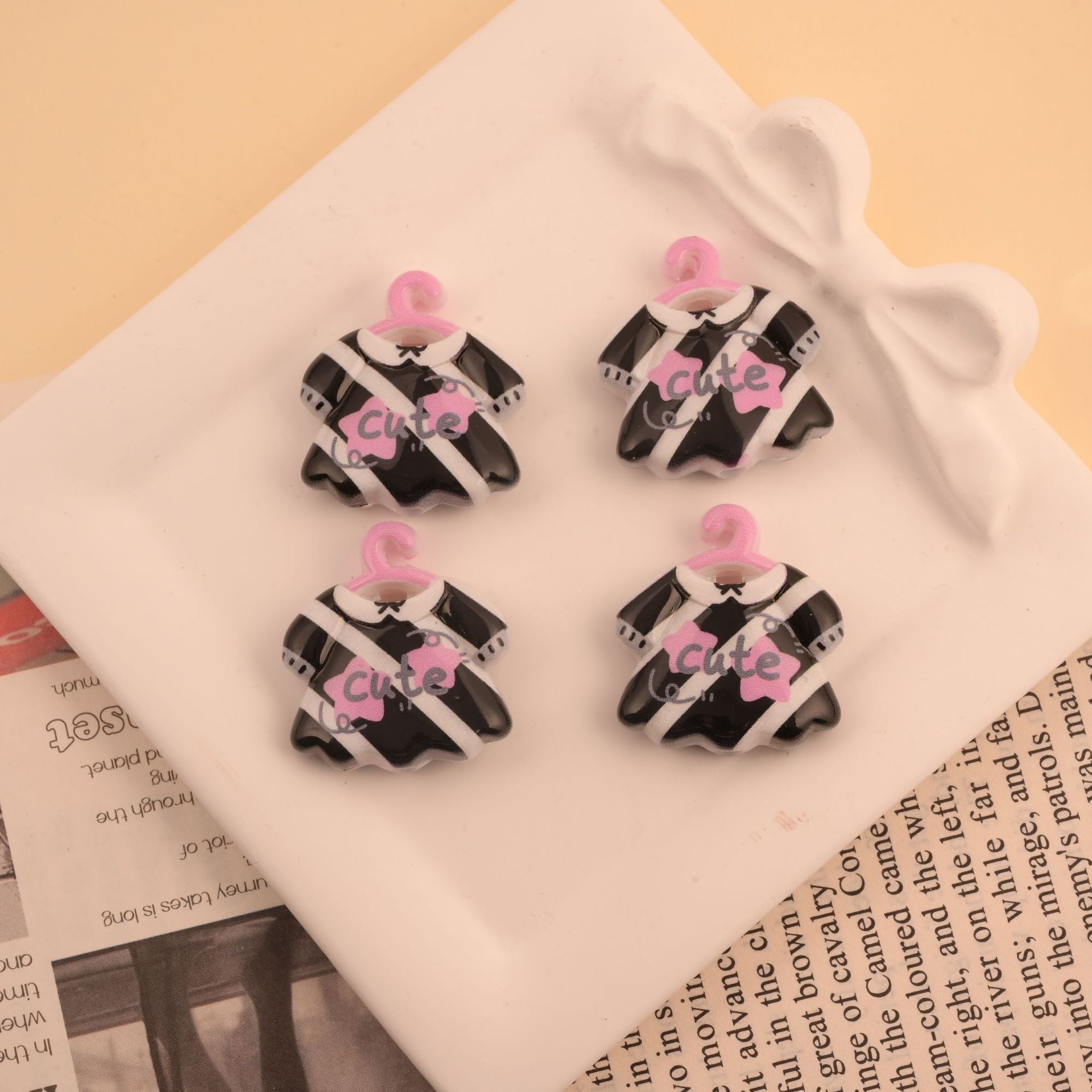Wholesale 10pcs Acrylic Cartoon Heart Butterfly Beaded Black DIY Beadable Accessories OLY Exclusive