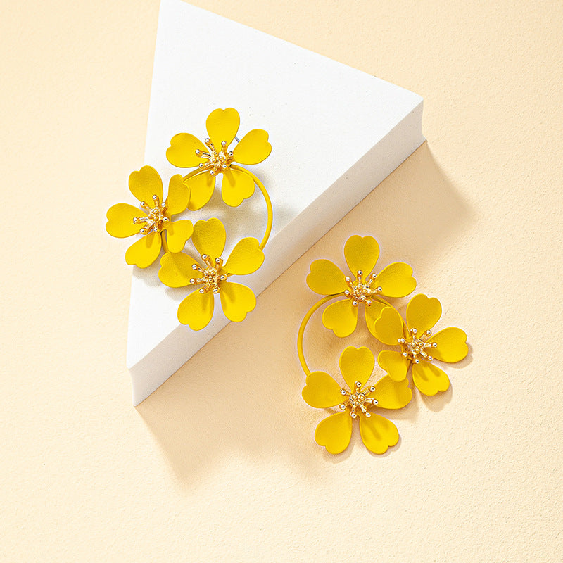 Wholesale Retro Camellia Flower Earrings For Women White Alloy Fashion Jewelry Accessory Everyday Wear Gift