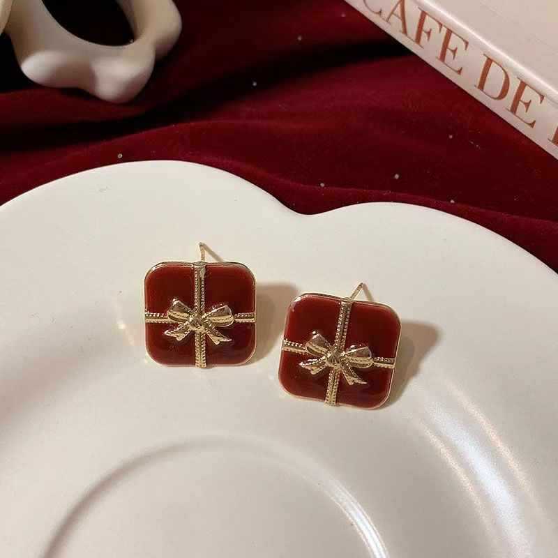 Wholesale s925 silver needle niche high-end female temperament earrings