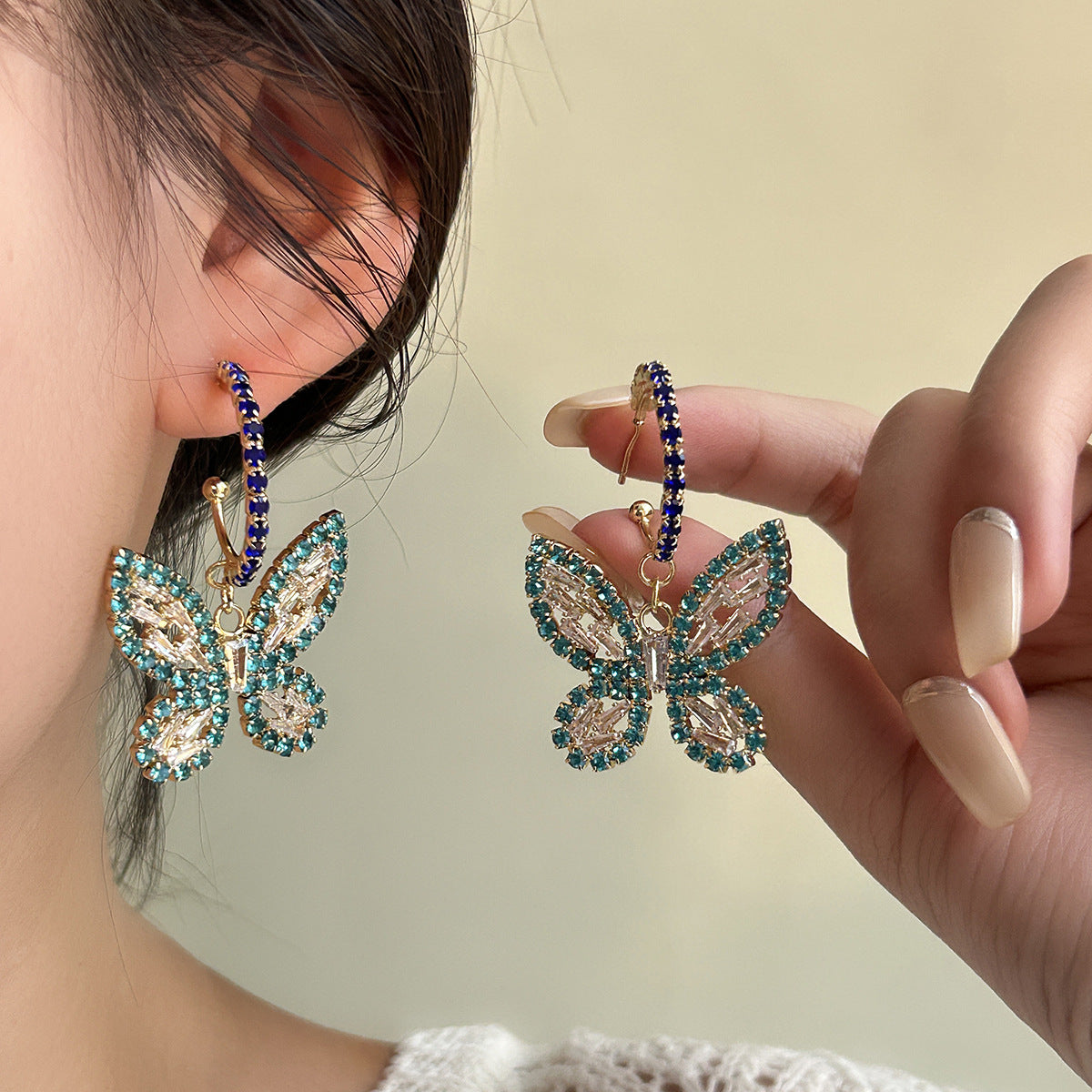 Wholesale Small fresh three-dimensional flower earrings