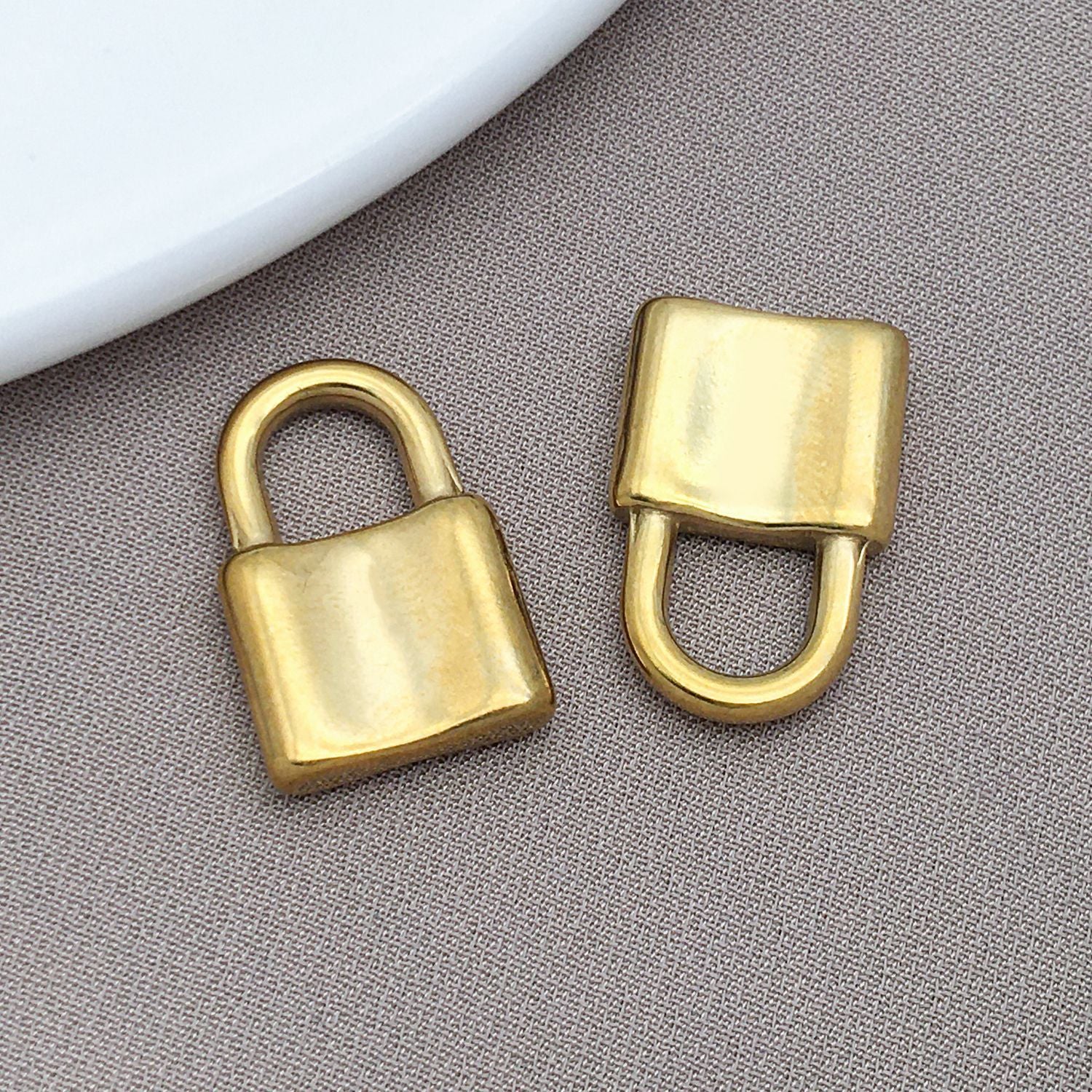 Wholesale Smooth Love Key Love Lock Stainless Steel Pendant