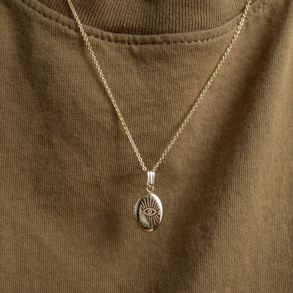 Wholesale Elliptical Devil's Eye Openable and Closed Album Necklaces