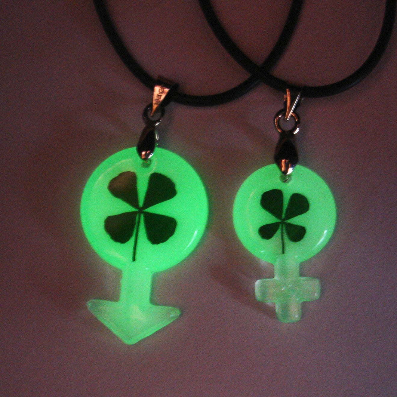 Wholesale 12pcs Handmade Glue Luminous Dried Flower Lucky Clover Couple Pendant Necklace