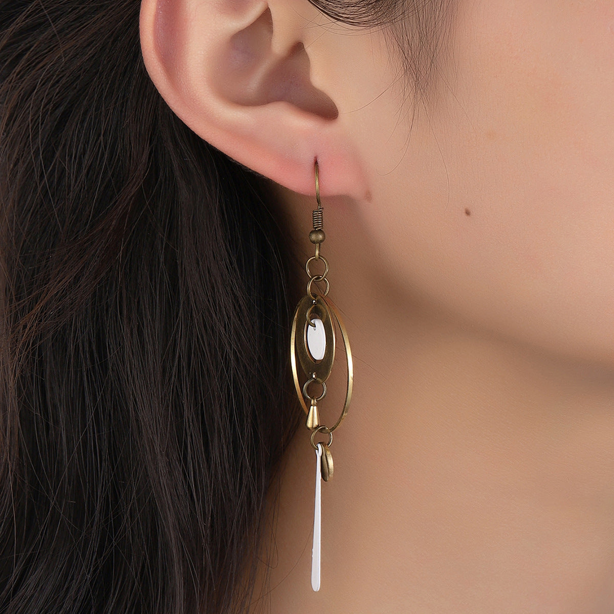 Wholesale Asymmetrical geometric circle earrings with a vintage style