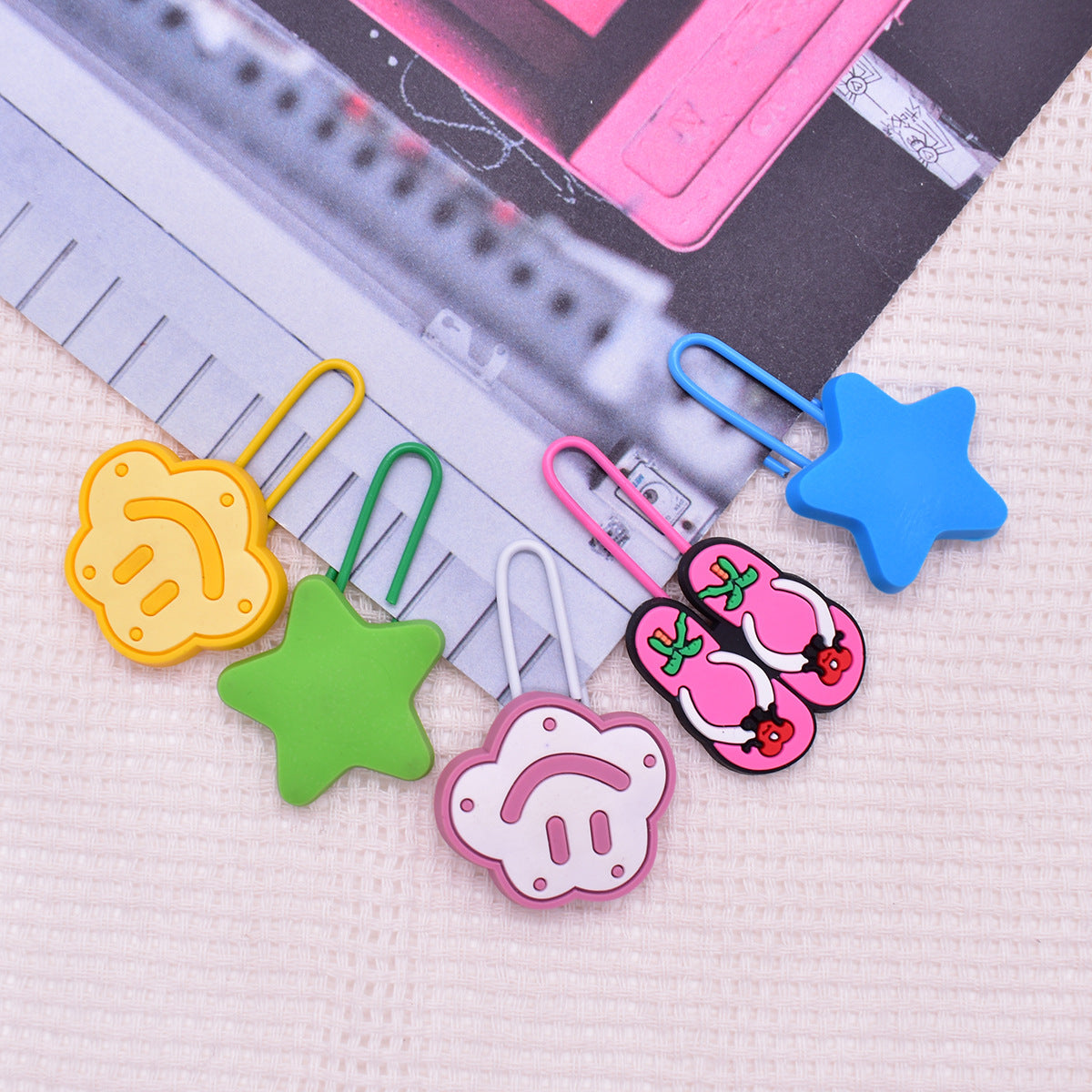 Wholesale Random 50pcs/pack Cloud Star Slippers Paper Clip Bookmark
