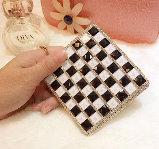 Wholesale full diamond luxury portable single-sided diamond inlaid leather self elastic light luxury cigarette box
