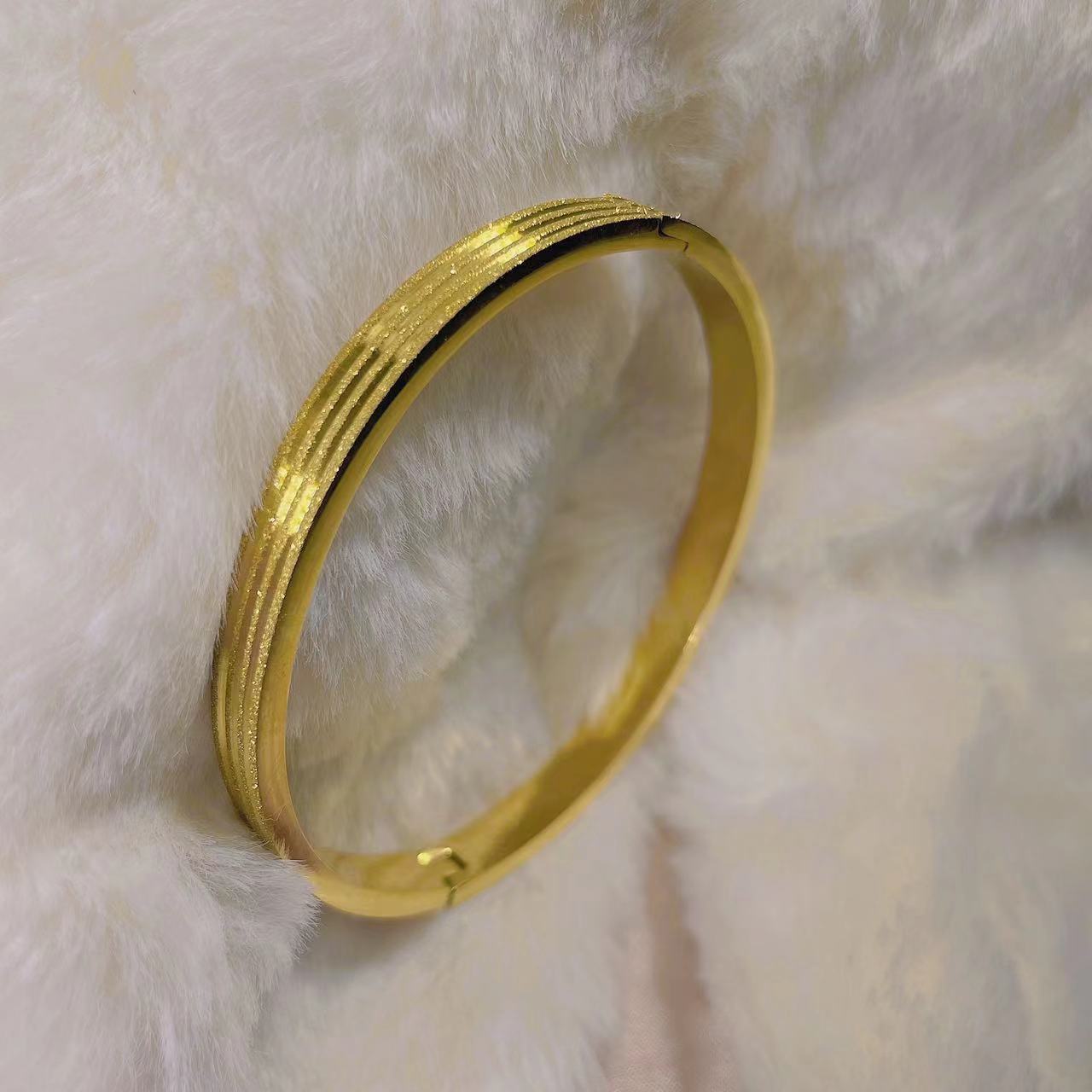 Wholesale titanium steel gold stripe bracelet