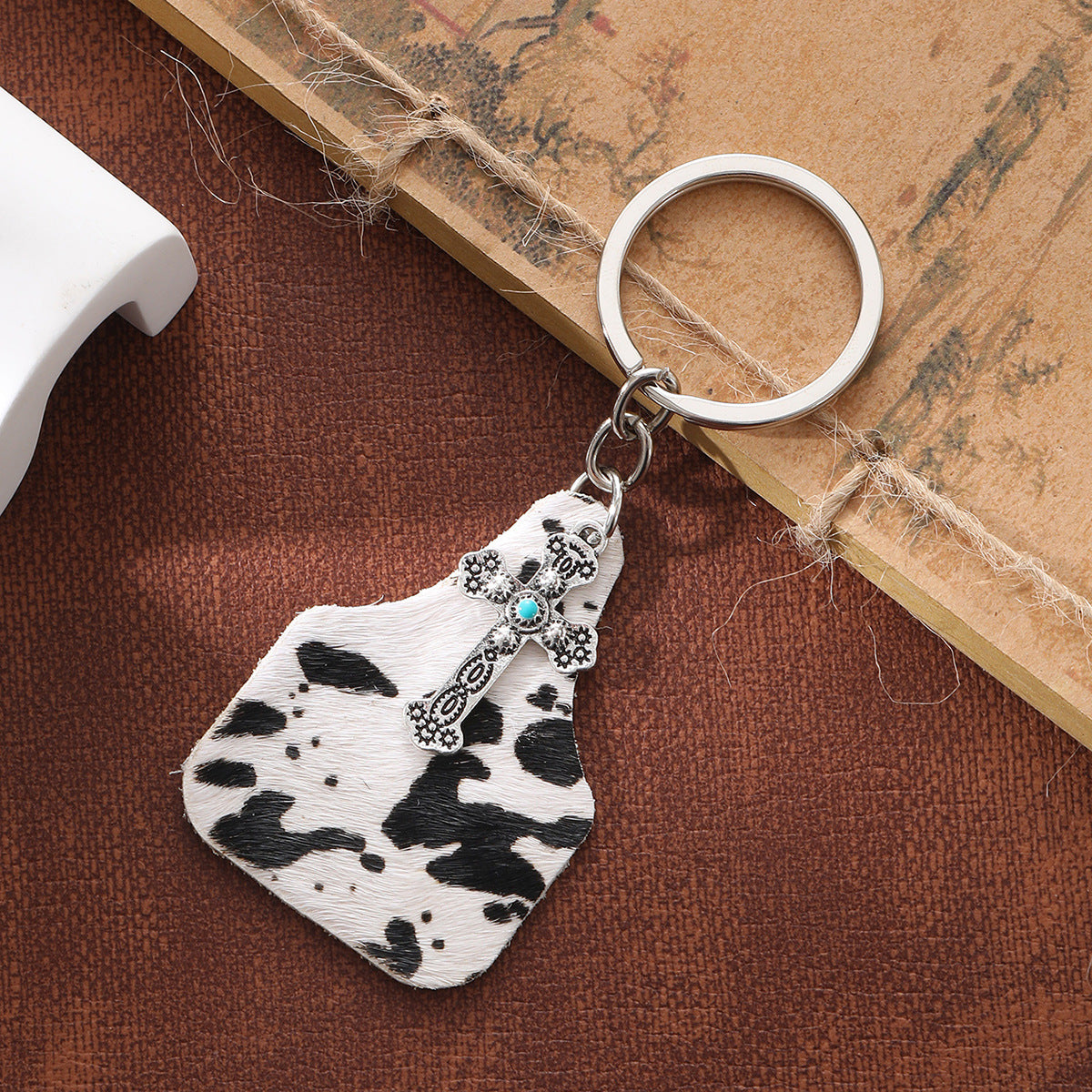 Wholesale Vintage Farm Sign Cow Hair Cow Pattern Alloy Cross Keychain