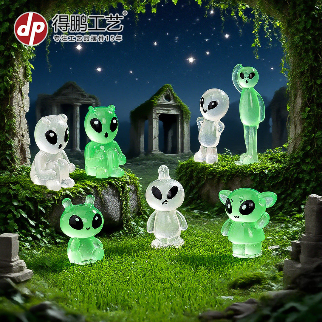 Wholesale Creative Glow-in-the-Dark Resin Ornament Decorative Accent