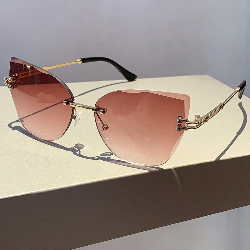 Wholesale Retro frameless cut-edge sunglasses cat-eye gradient sunglasses
