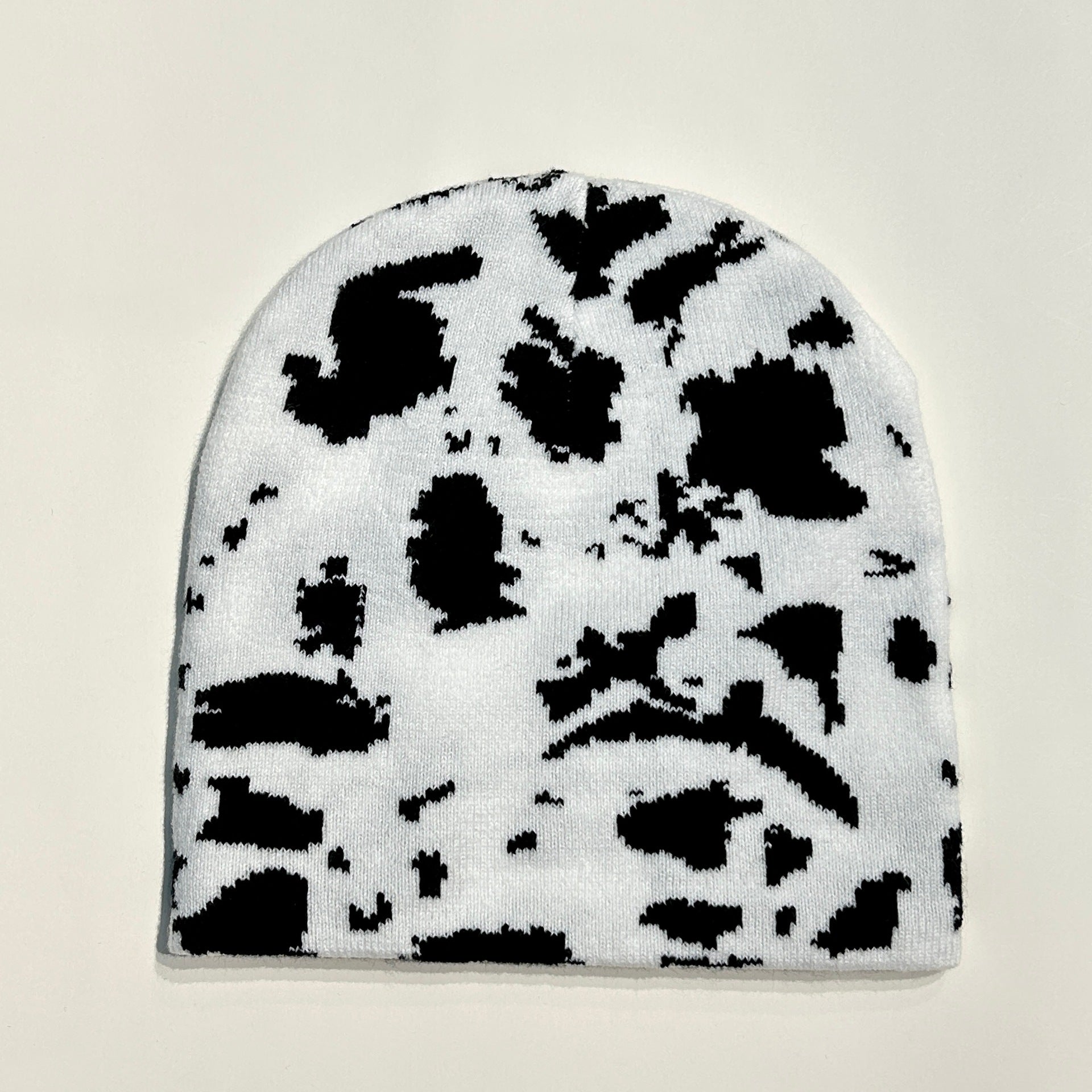 Wholesale Acrylic Cow Patterned Knitted Hats for Sports Skiing and Warmth Protection