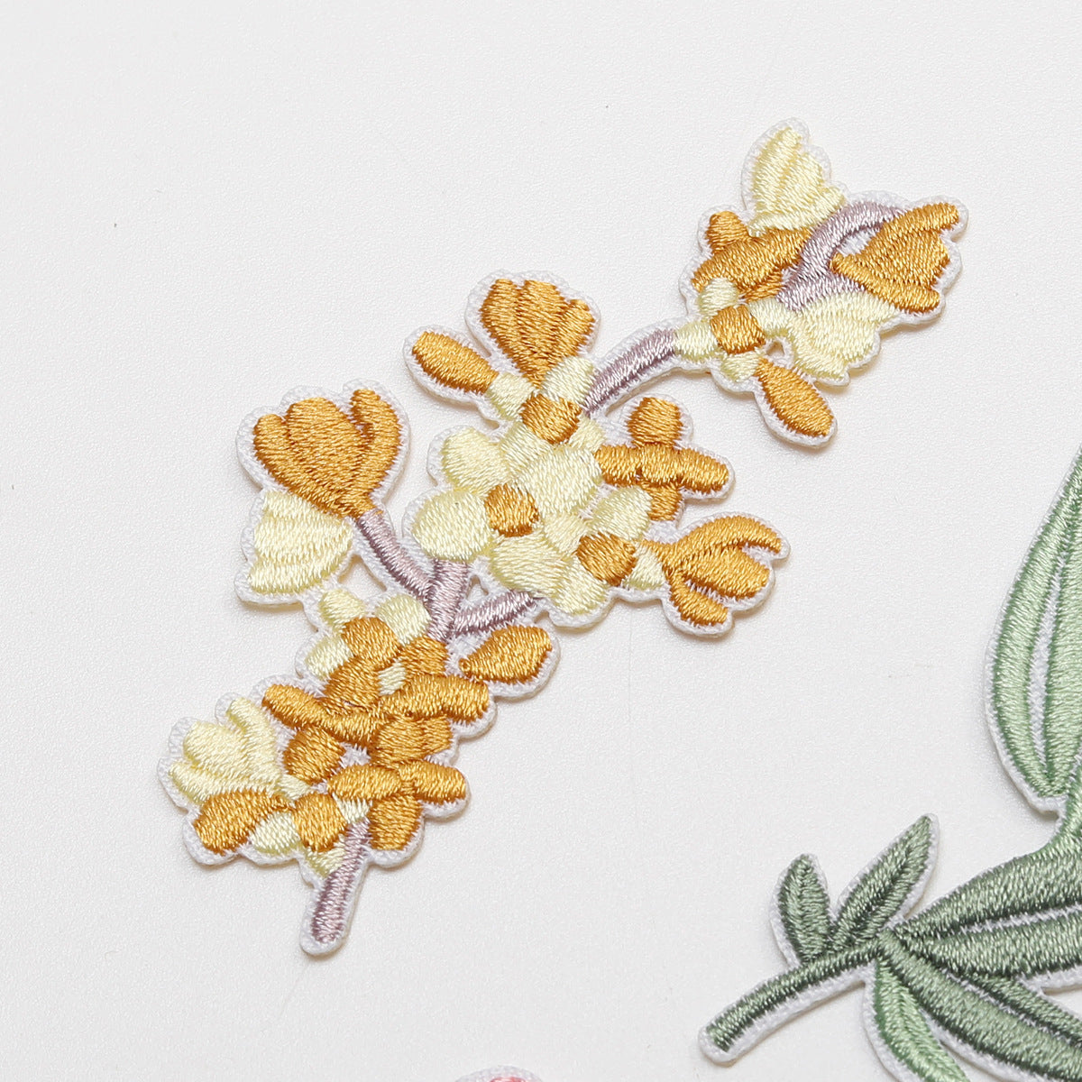 Wholesale Twill Embroidered Patches Rabbit Flower Moon Design DIY Craft Supply For Clothing Bags Towel Decoration