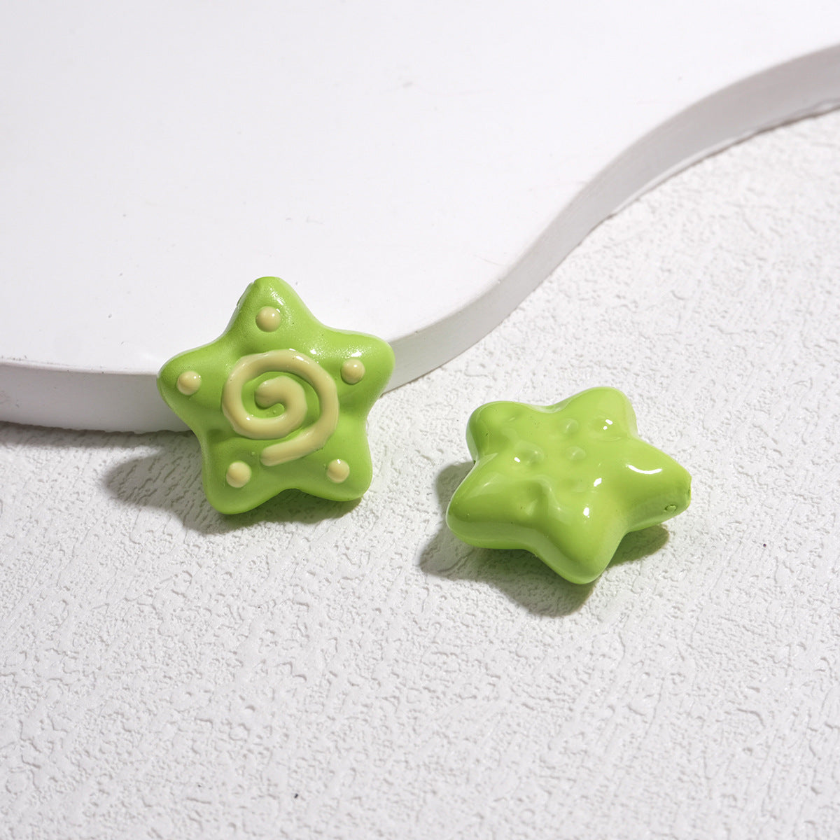 Wholesale 20pcs Cartoon starfish perforated Acrylic Beads