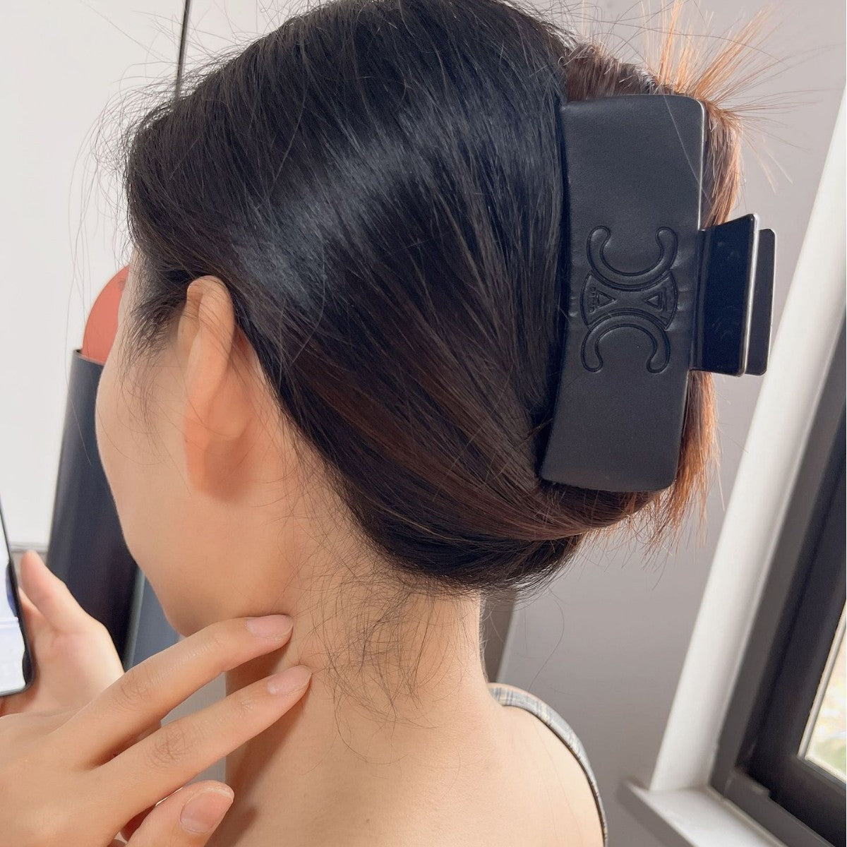Wholesale PU Leather Hair Claw Clip For Women Arc De Triomphe Letter Design Everyday Hair Accessory