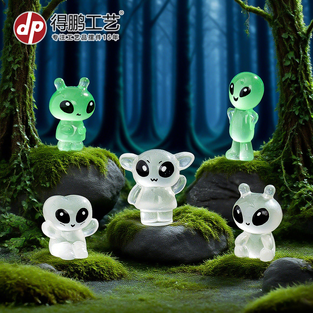 Wholesale Creative Glow-in-the-Dark Resin Ornament Decorative Accent