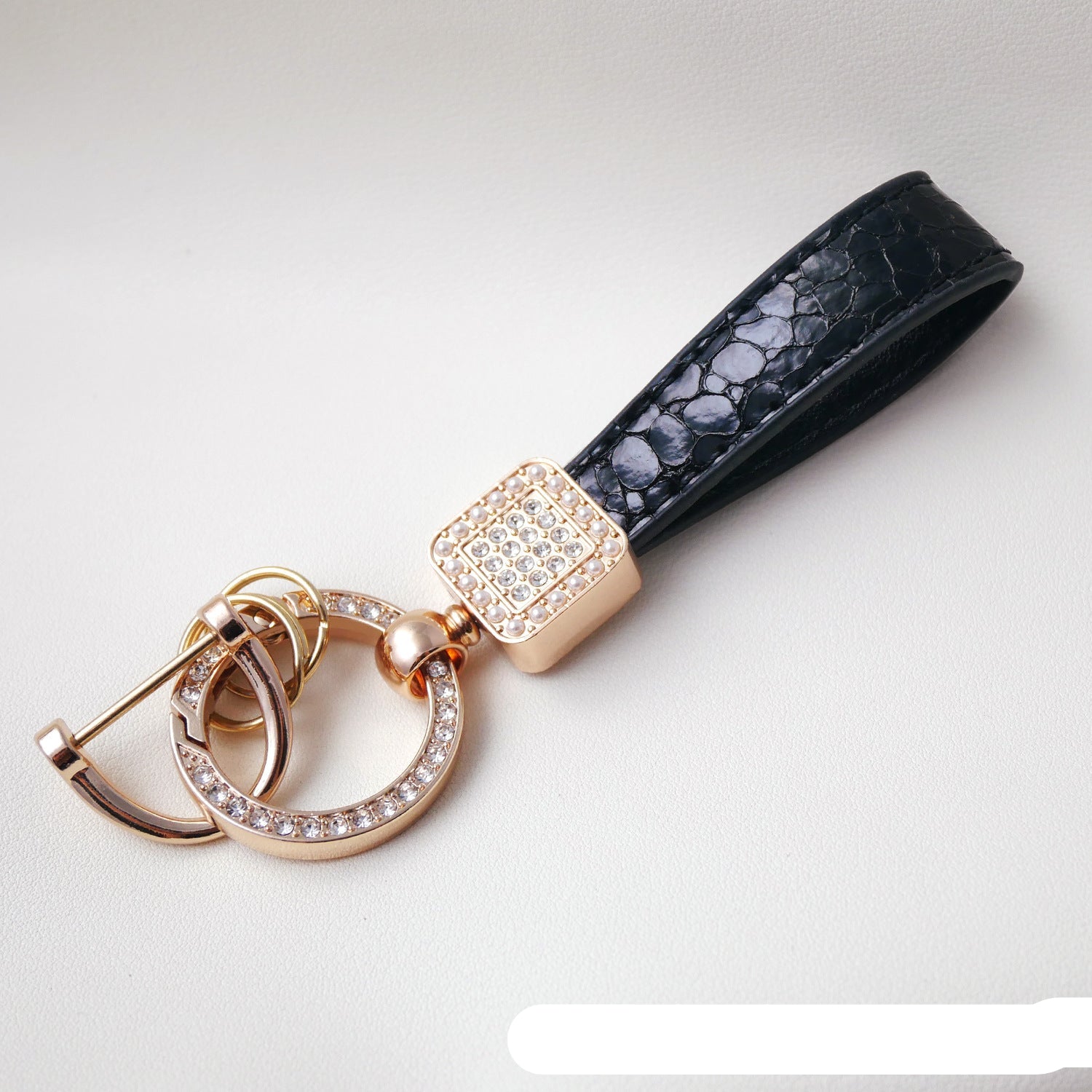 Wholesale Fashionable textured diamond spring ring keychain