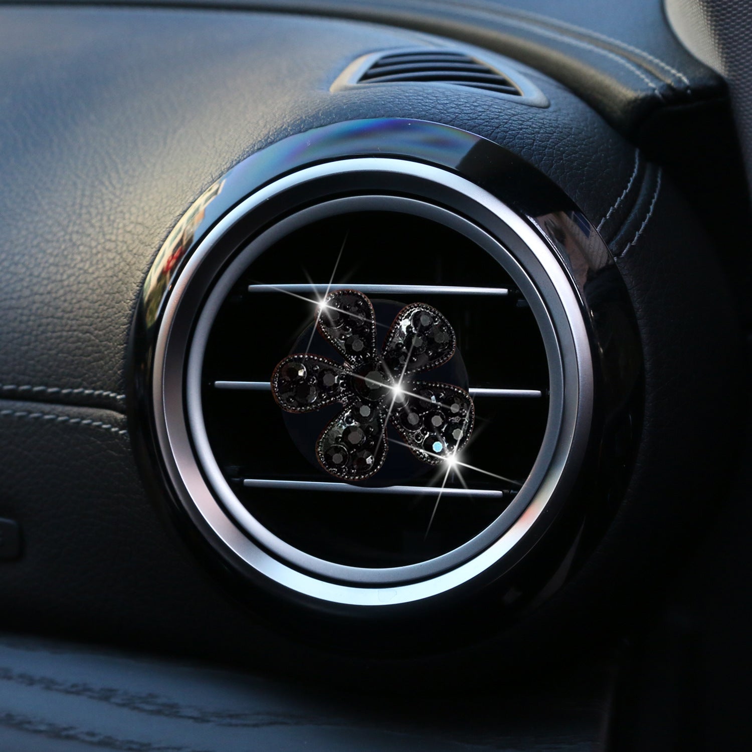 Wholesale rhinestone five-petal flower car decoration clip car air conditioning outlet exquisite diamond crystal supplies ornaments