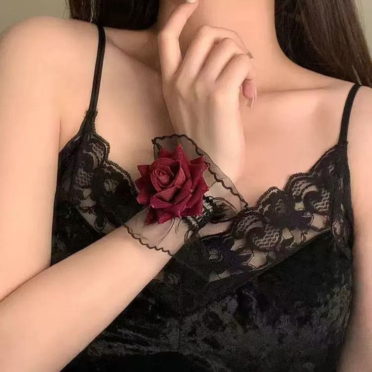 Wholesale Retro girl' s necklace with dark night rose and ns