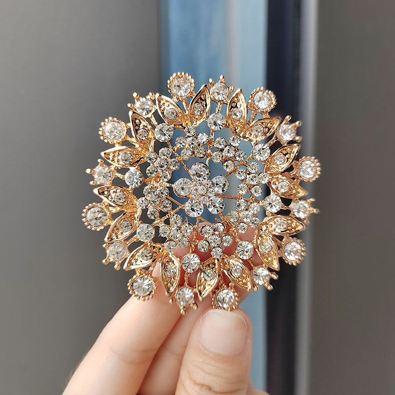Wholesale Trendy Gold Electroplated Alloy Rhinestone Flower Brooch For Women DIY Clothing Pin