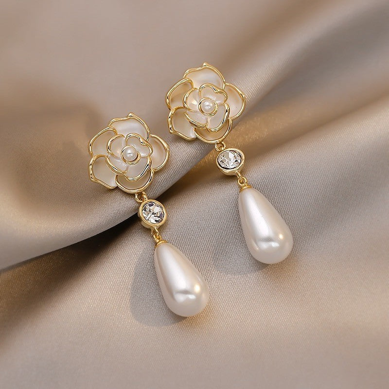 Wholesale Silver Needle Temperament Retro Pearl Camellia Earrings
