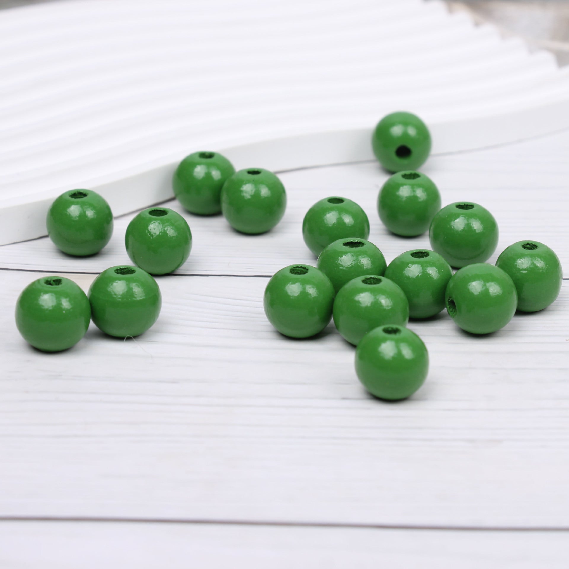 Wholesale 20PCS DIY 20mm Christmas Snowman Scarf Wooden Beads