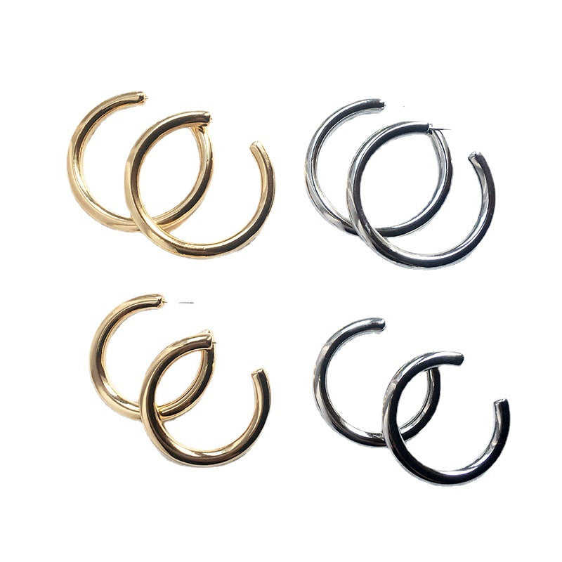 Wholesale C- shaped circle metal earrings