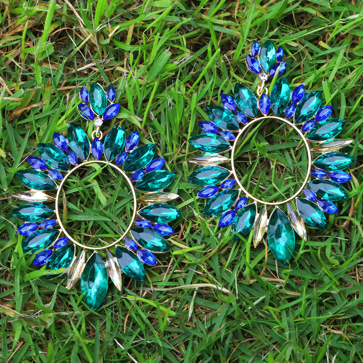 Wholesale Super Sparkling Round Banquet Alloy Diamond Earrings