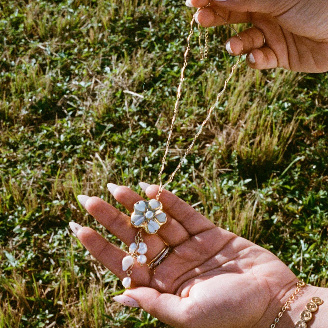 Wholesale Flower Pendant Freshwater Pearl Collarbone Necklace Chic Jewelry For Women Gift Boutique Resale