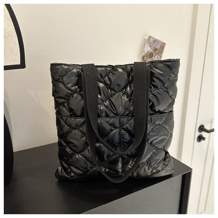 Wholesale Autumn and Winter High-capacity Cotton Clothes, Hand-held Single Shoulder Bucket Bags