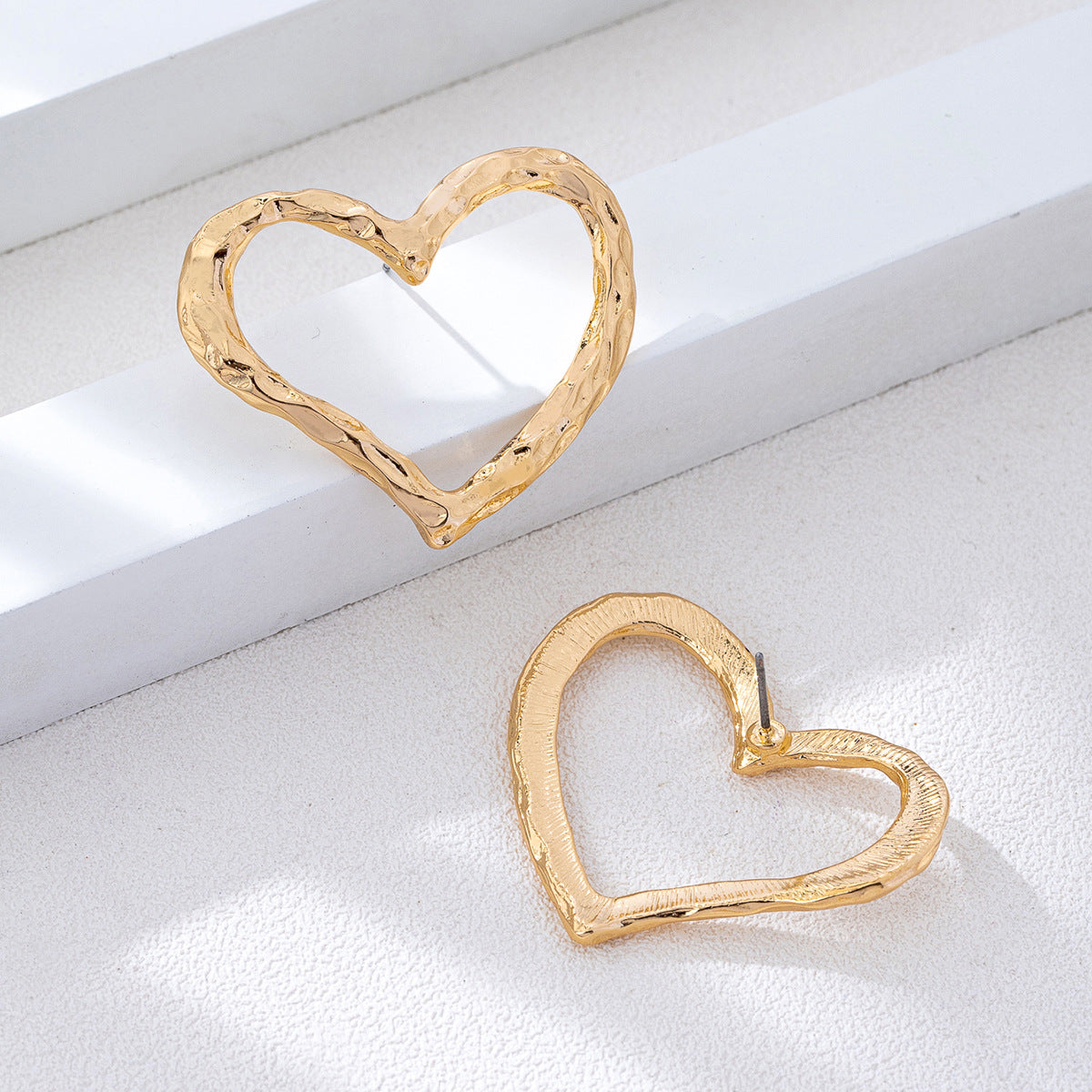 Wholesale Gold metal electroplated heart-shaped earrings